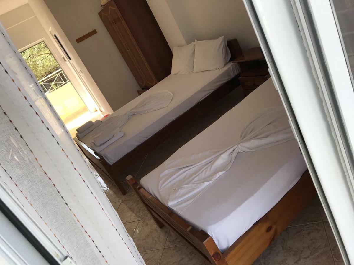 Henardi Apartments Ksamil Bagian luar foto