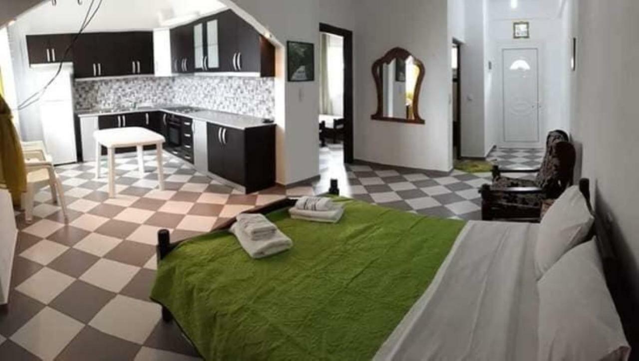 Henardi Apartments Ksamil Bagian luar foto